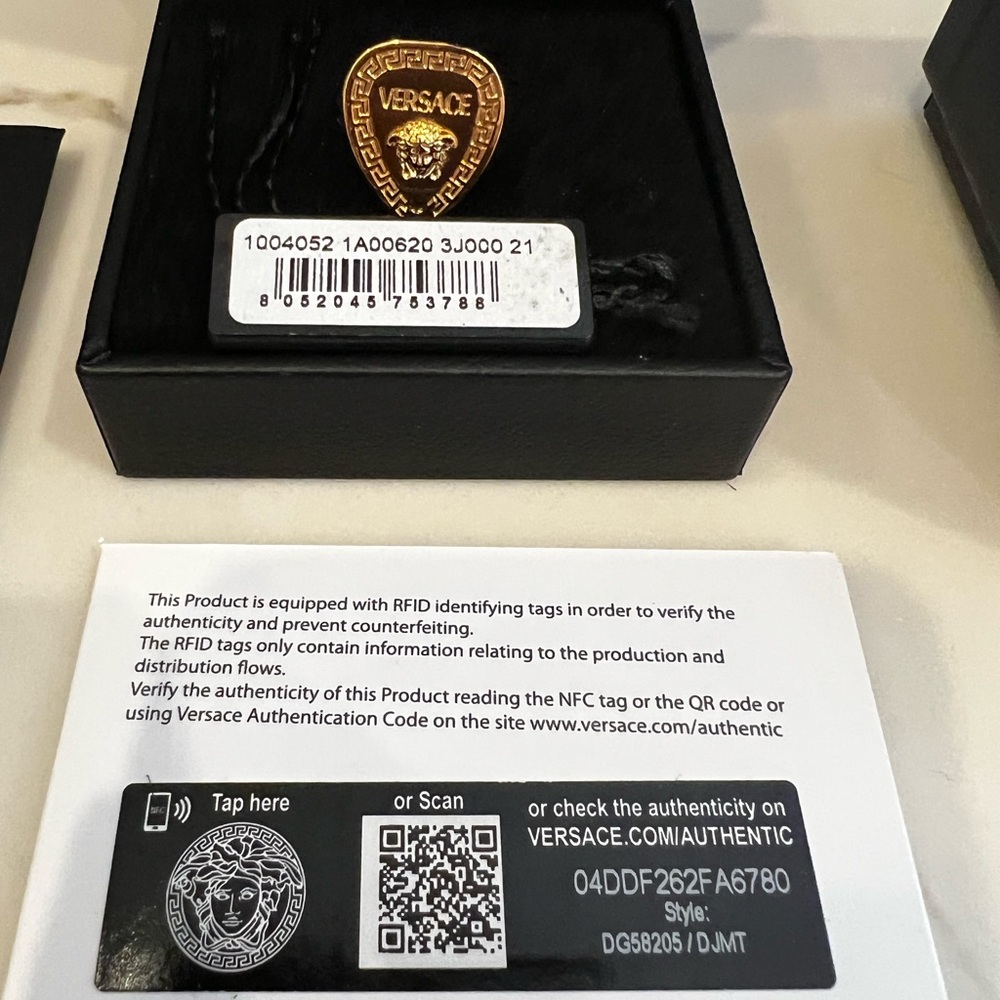 BNWT VERSACE Gold Medusa ring  Size 21 US Size 9